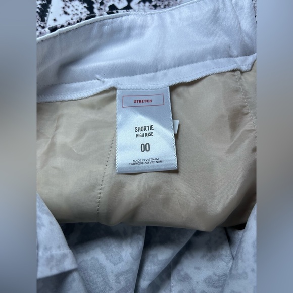 Express Women's Snake Print Stretch Shortie High Rise Belt Shorts,Size 00 - Picture 7 of 8